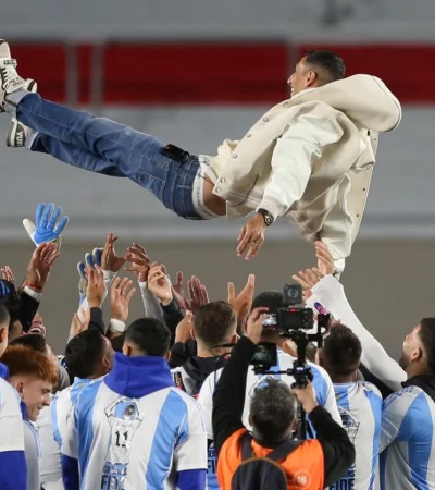 Fideo tuvo su merecido homenaje en la previa.