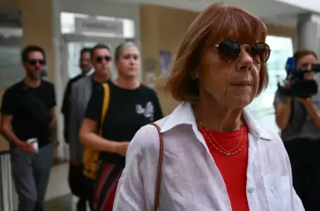 Francia, conmovida: su marido la drogaba y era violada por decenas de hombres