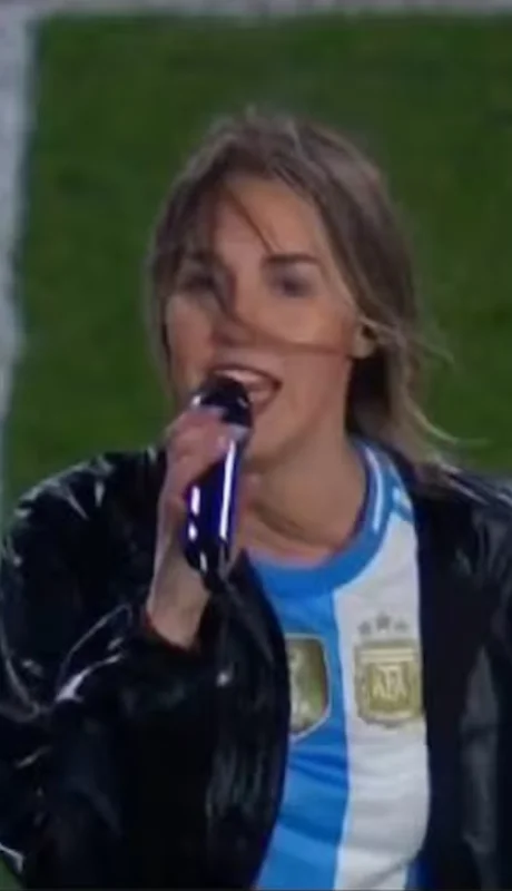 Es autora de uno de los hitazos que entonaron los jugadores de la Selección argentina.
