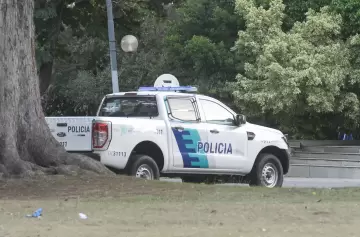 Un policía falleció al recibir una patada en la espalda durante un operativo