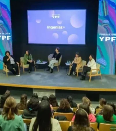 Mujeres capacitándose