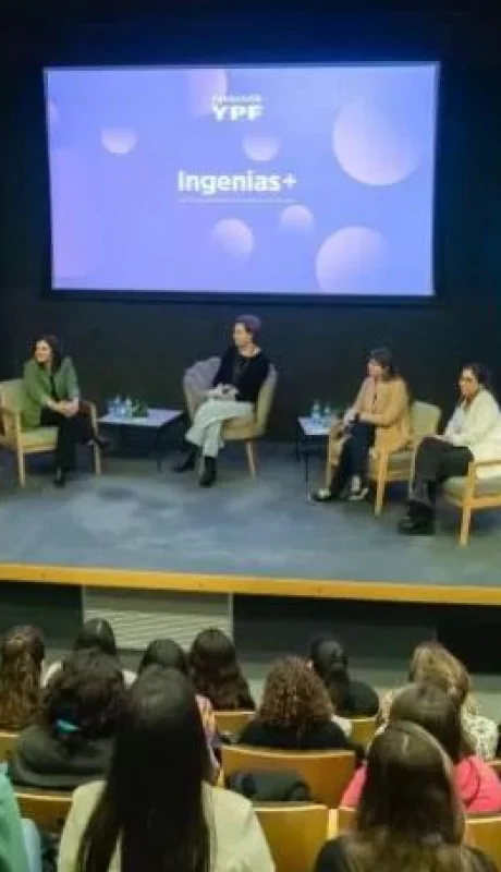 Mujeres capacitándose