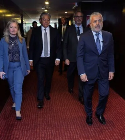 El Gobernador y la vice llegan a la convención  /