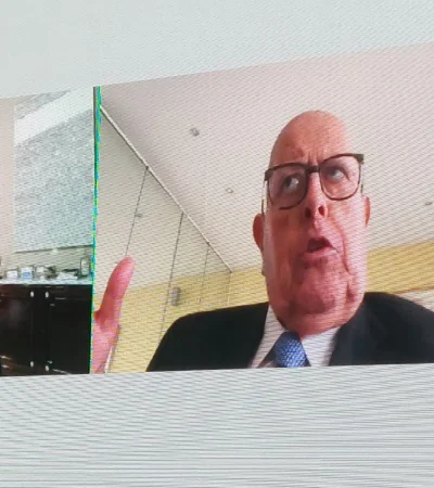 Santiago Bausili y Julio Velarde conectados on line /