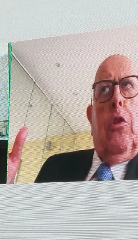 Santiago Bausili y Julio Velarde conectados on line /