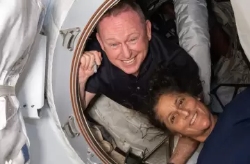 ¿Qué pasará con los dos astronautas varados en el espacio?