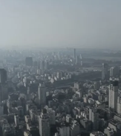 El SMN recomendó a los habitantes de esas localidades que eviten las actividades al aire libre y se protejan las vías respiratorias y los ojos.