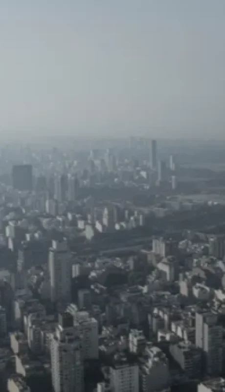 El SMN recomendó a los habitantes de esas localidades que eviten las actividades al aire libre y se protejan las vías respiratorias y los ojos.