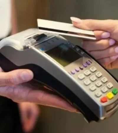 Desde ahora los comercios deberán ofrecer posnet inalámbricos.