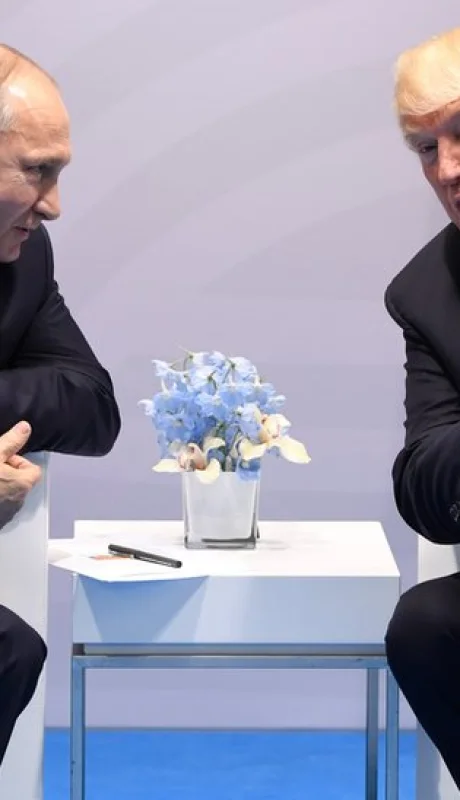 Trump y Putin en un momento de acercamiento durante la presidencia del republicano.