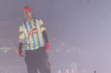 La camiseta especial de Travis Scott que usó y generó misterio en Argentina