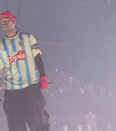 Scott cantó e hizo bailar al público que asistió al Movistar Arena.