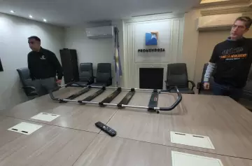 Mendocinos crearon una camilla inteligente que no toca al paciente