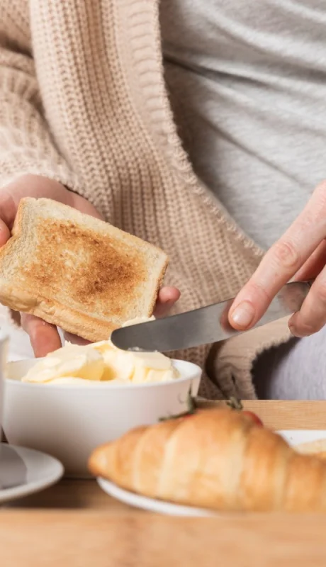 ¿Adiós, tostadas? La nueva batalla de los nutricionistas revoluciona tu desayuno