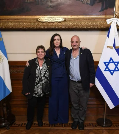 Victoria Villarruel y los sobrevivientes.