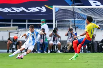 Con una gran polémica, Colombia venció a Argentina