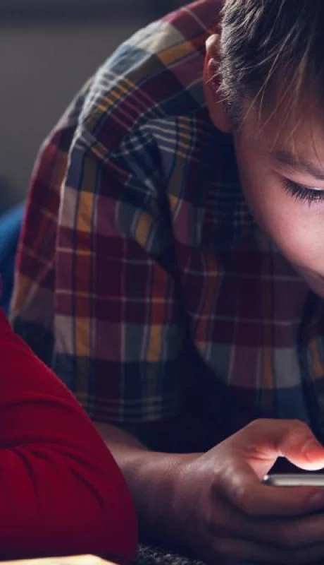 Australia alista una iniciativa para limitar el acceso de adolescentes a las redes