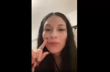 Fue a ver a Travis Scott y tuvo un extraño incidente con una riñonera llena de plata