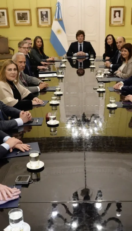 Javier Milei se reunió con senadores de bloques aliados en la Casa Rosada
