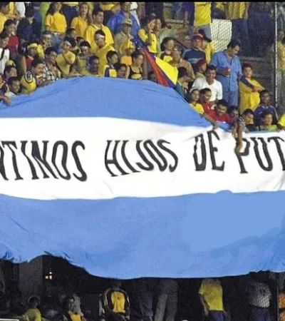 La censurable bandera que expusieron los hinchas de Colombia