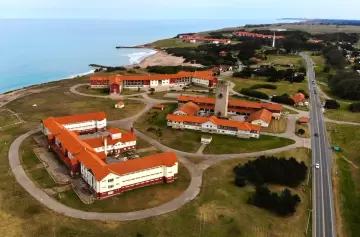 Concesionarán dos de los hoteles de turismo social de Chapadmalal