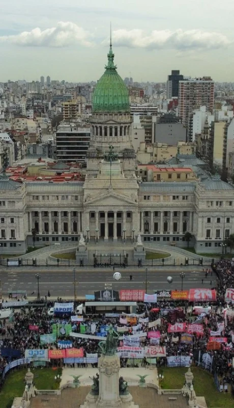Tensiones y enfrentamientos en las protestas contra el veto a la ley jubilatoria