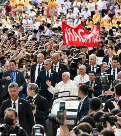 Oficio religioso en el Estadio Nacional