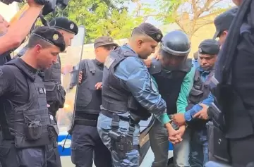 Kiczka negó haberse fugado y su computadora quedó incautada