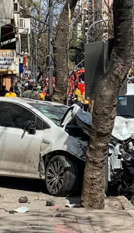 Terror en Córdoba: un auto descontrolado sembró el caos y dejó 15 heridos
