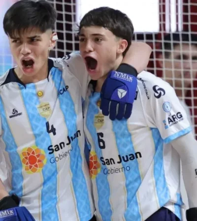 El sanjuanino Tomás López y el mendocino Valentino Marzonetto al grito de gol representando a la Argentina en el Mundial en Italia.