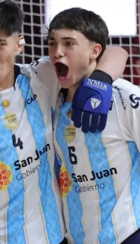 El sanjuanino Tomás López y el mendocino Valentino Marzonetto al grito de gol representando a la Argentina en el Mundial en Italia.