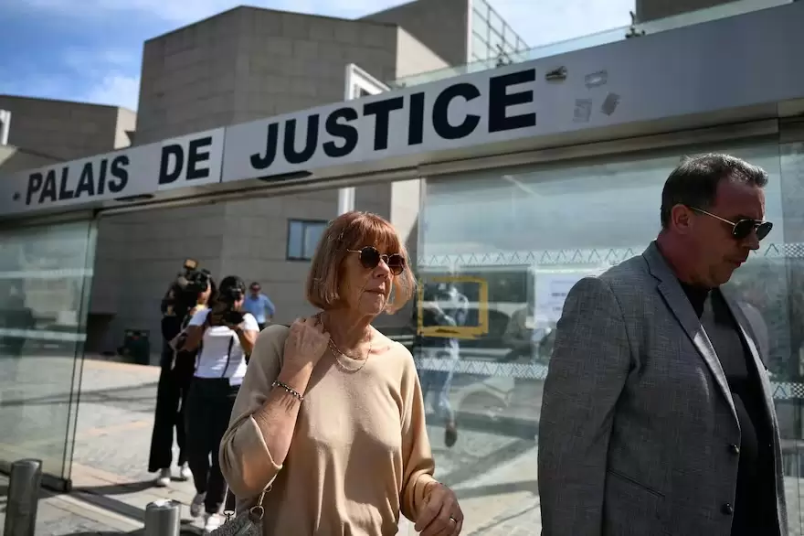 Gisele Pelicot, ante el Palacio de Justicia donde se llevará a cabo el juicio