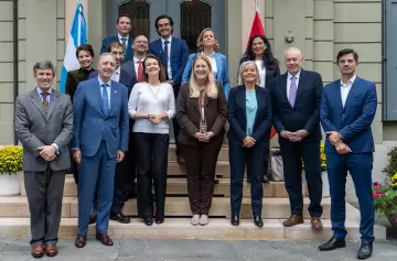 Mondino busca más inversiones de la poderosa Confederación Helvética