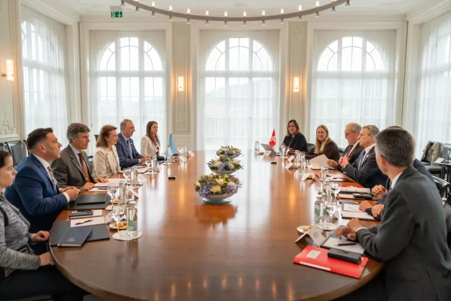 La reunión oficial con autoridades de la Confederación Suiza