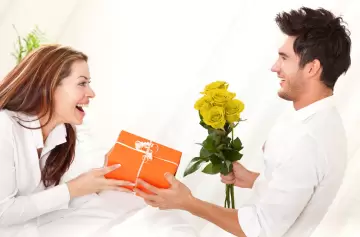 Regalar flores amarillas: qué significa, y cuándo es mejor obsequiarlas