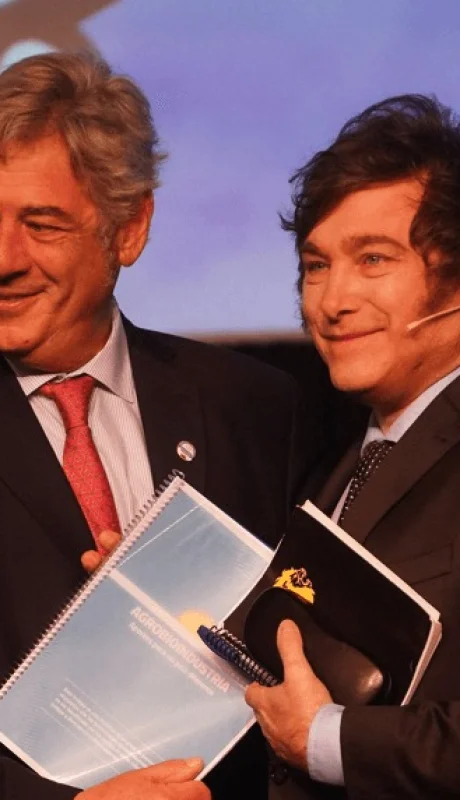 El presidente Javier Milei junto al titular de la Sociedad Rural Argentina, Nicolás Pino