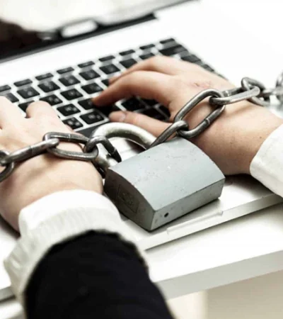 El problema aparece cuando durante años se sostiene una rutina laboral de carga horaria excesiva.