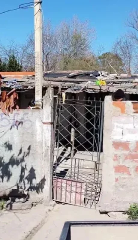 Los "secuestrados" permanecieron en esta vivienda hasta que se pagó el rescate. (Foto: gentileza Época)