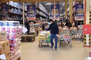 ¿Cuáles son los impuestos ocultos que afectan a los consumidores?