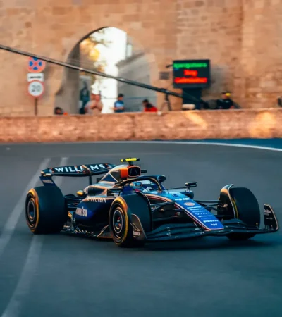 Colapinto en una de las curvas más difíciles del circuito