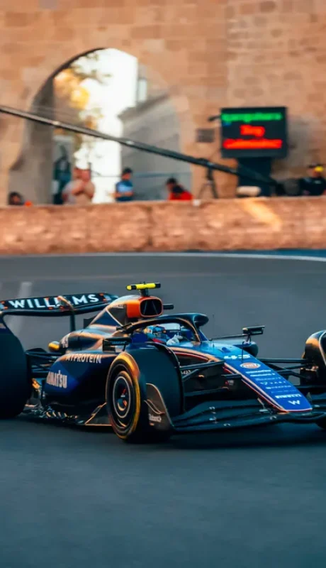 Colapinto en una de las curvas más difíciles del circuito