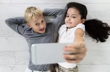 La DGE de Mendoza recomienda guiar a los chicos con el uso de dispositivos