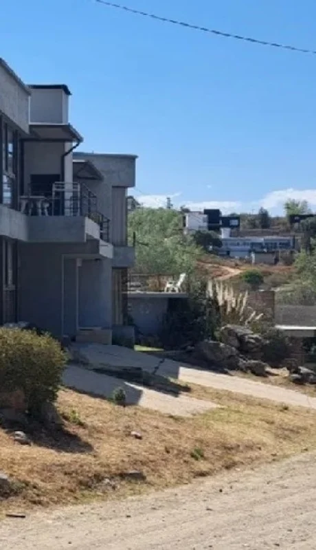 El complejo de cabañas, donde fue hallado asesinado el financista.