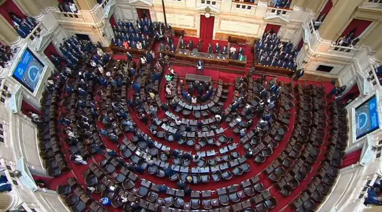 "El Presidente dice que la inflación va a ser del 18%, el incremento del PBI va a ser 5% y el dólar va a estar $1.205" (Diego Santilli)