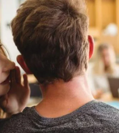 Los científicos descubrieron que el acto de contar un chisme ayuda a reducir la segregación de cortisol