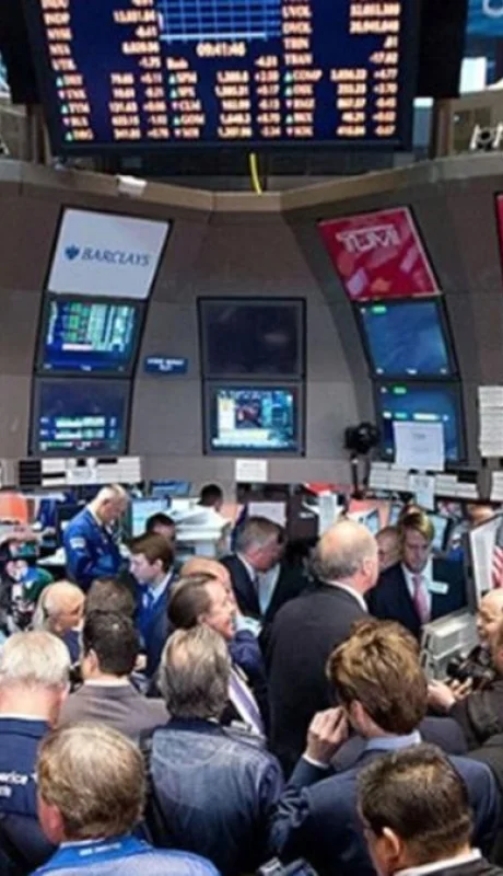 Nuevas políticas económicas: acciones argentinas en alza y el riesgo país bajó 2,56%