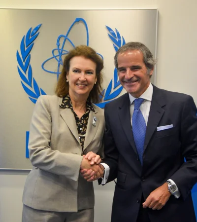 Mondino junto a Grossi en Austria: agenda focalizada en tecnología nuclear y desarrollo atómico.