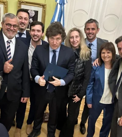 Diputados radicales con Milei