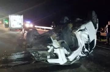 El vuelco de una camioneta provocó una tragedia familiar