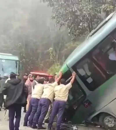 Micro desbarrancó en Machu Picchu